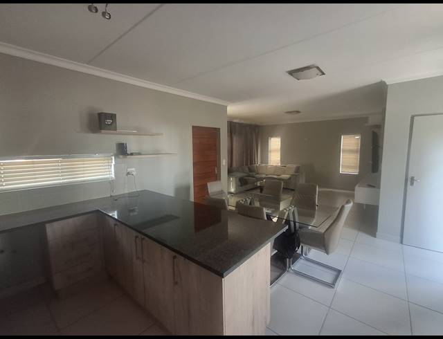 3 BEDROOM FREEHOLD FOR SALE IN RUA VISTA
